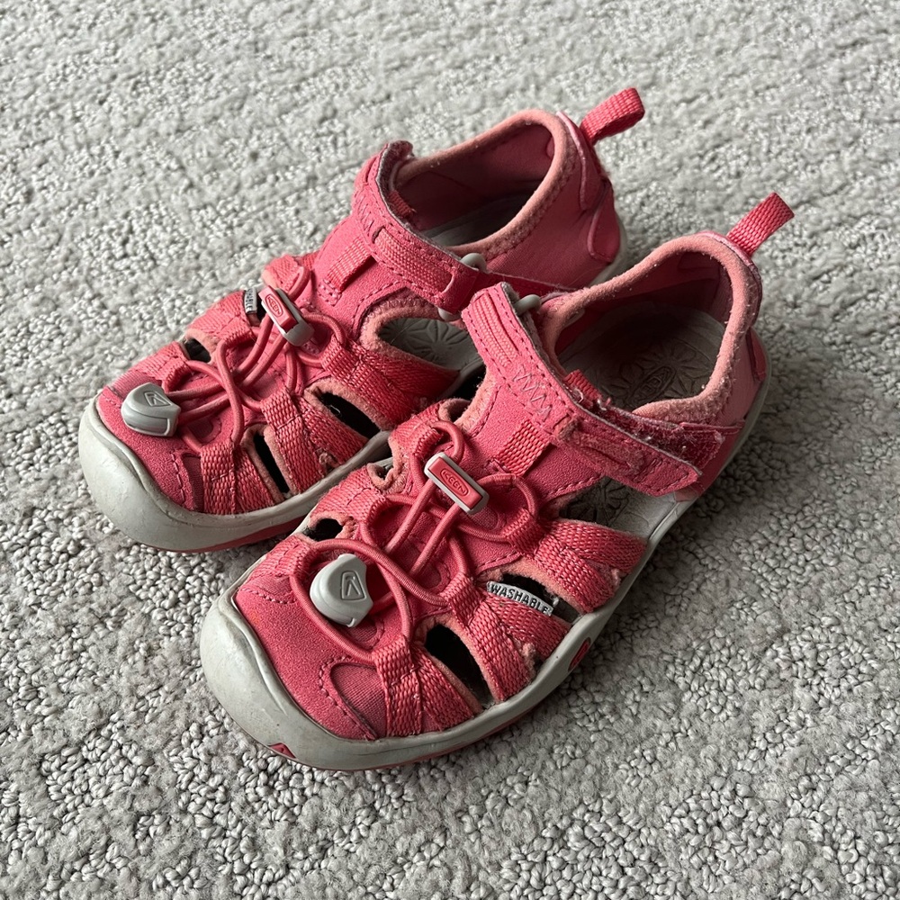 Keen girls sandals very good used condition